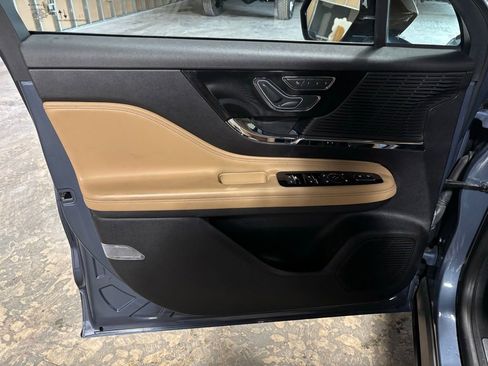 Used 2022 Lincoln Corsair Reserve w/ Equipment Group 201A image 9