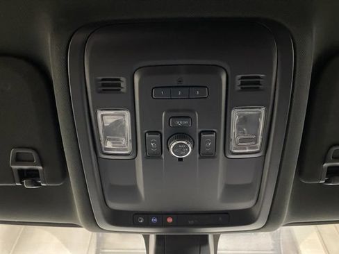 Used 2021 Chevrolet Suburban Premier AWD/4WD image 3