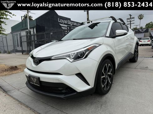 Used 2019 Toyota C-HR XLE FWD image 3