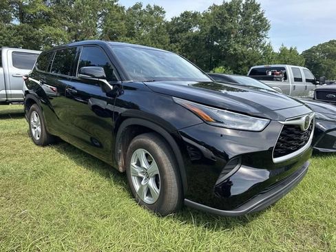 Used 2021 Toyota Highlander L FWD image 12