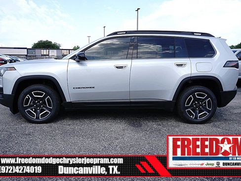 New 2026 Jeep Cherokee Laredo AWD/4WD image 2