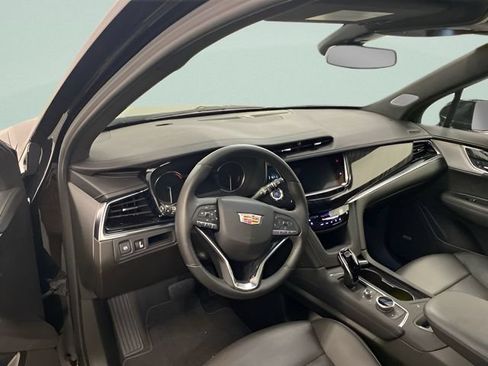 Used 2025 Cadillac XT6 Premium Luxury AWD/4WD image 8