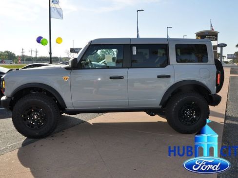New 2026 Ford Bronco Badlands image 2