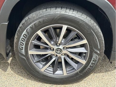 Used 2018 Toyota Highlander XLE AWD/4WD image 10