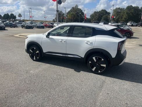 New 2025 Nissan Kicks SR image 7