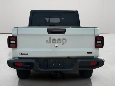 Used 2020 Jeep Gladiator Overland AWD/4WD image 6