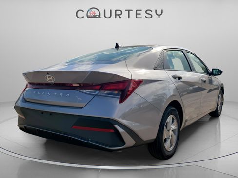 New 2026 Hyundai Elantra SE image 6