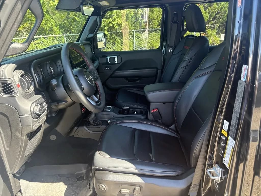 Used 2024 Jeep Gladiator Rubicon AWD/4WD image 13