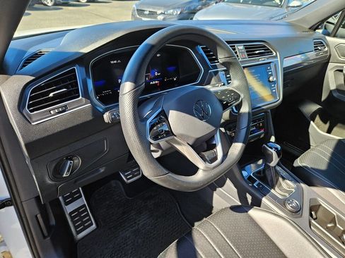Used 2024 Volkswagen Tiguan SE R-Line AWD/4WD image 19