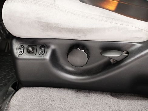 Used 1999 Ford F150 Lightning RWD image 4