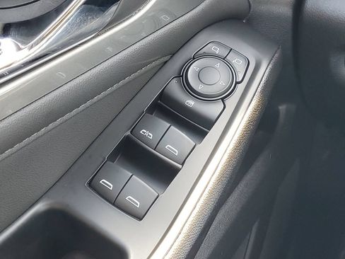 Used 2023 Chevrolet Traverse LT AWD/4WD image 18