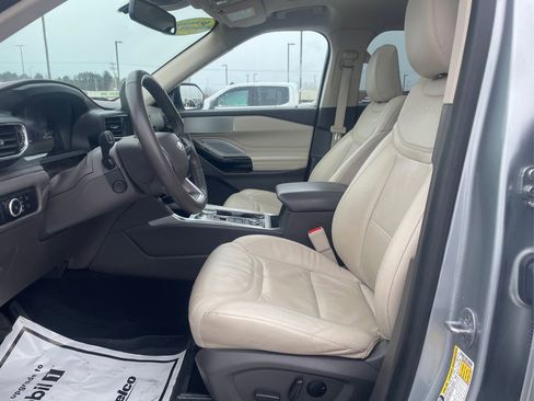 Used 2023 Ford Explorer Platinum w/ Technology Package image 20