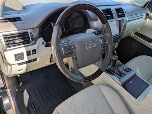 Used 2019 Lexus GX 460 image 9