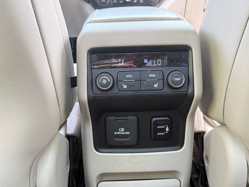 Used 2018 GMC Acadia Denali AWD/4WD image 24