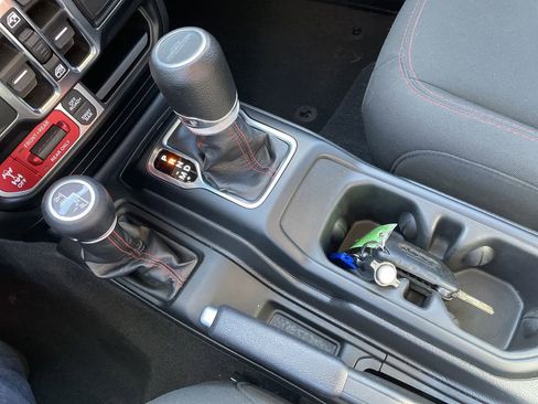 Certified 2023 Jeep Gladiator Rubicon w/ Cold Weather Group image 9