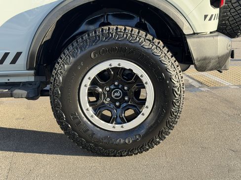 Certified 2021 Ford Bronco Outer Banks w/ Sasquatch Package image 10