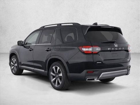 Used 2023 Honda Pilot Touring image 5