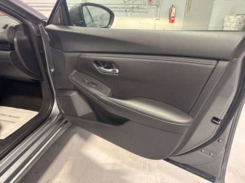 Used 2025 Nissan Sentra SV FWD image 31