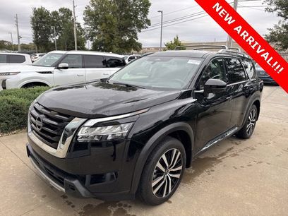 Used 2024 Nissan Pathfinder Platinum w/ Cargo Package