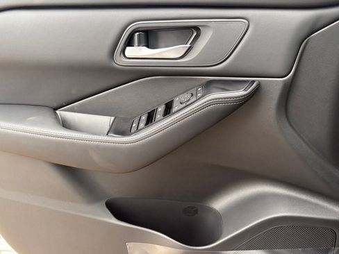 New 2026 Nissan Rogue SV AWD/4WD image 18
