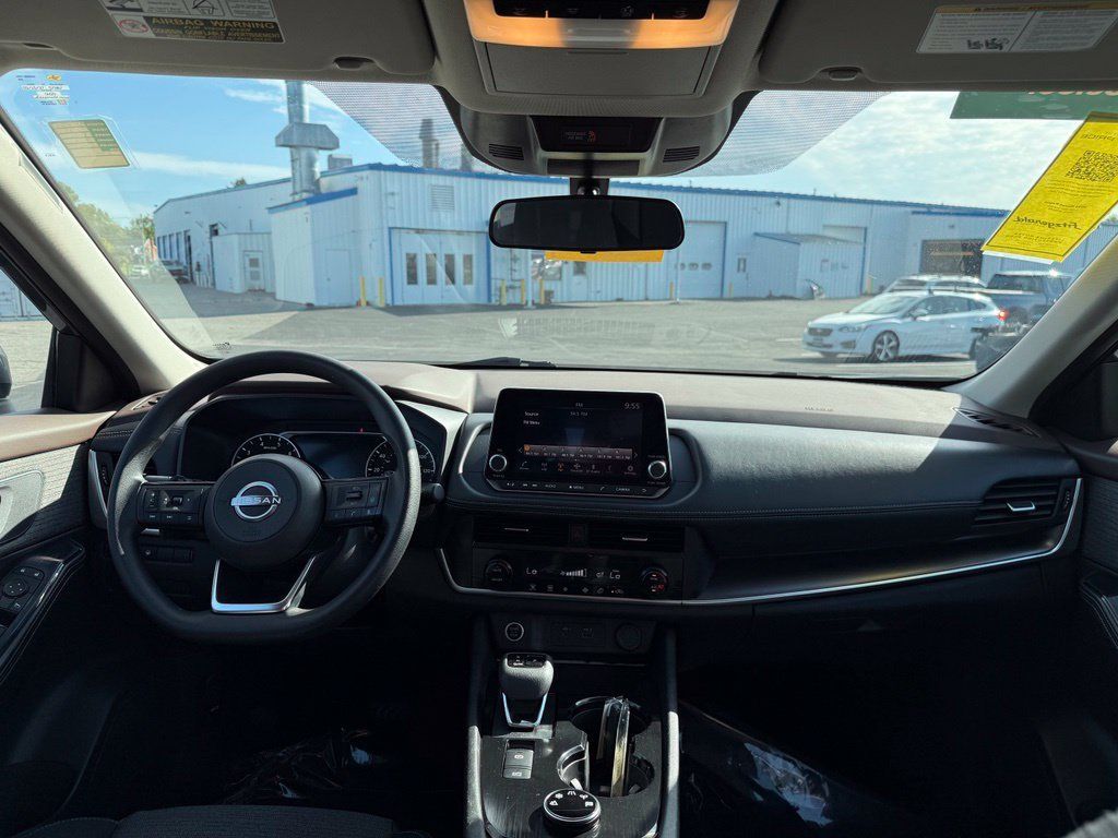 Used 2023 Nissan Rogue SV AWD/4WD image 13