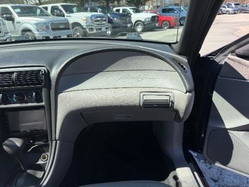 Used 2002 Ford Mustang Deluxe Coupe image 30