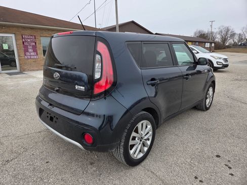Used 2018 Kia Soul + image 5