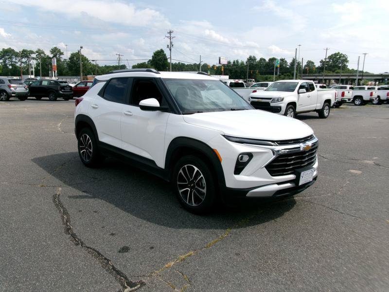 Used 2025 Chevrolet TrailBlazer LT AWD/4WD image 4