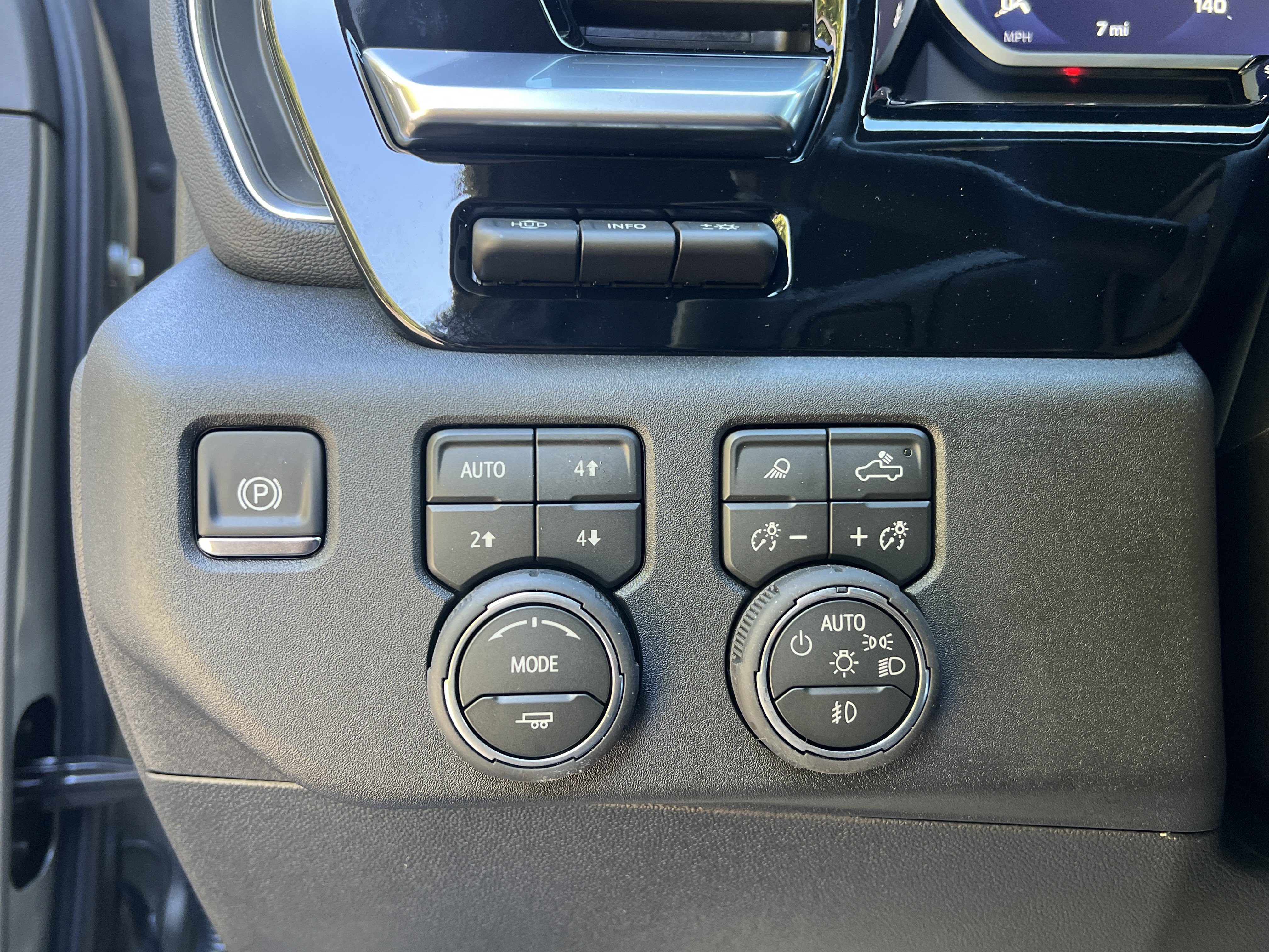 New 2026 Chevrolet Silverado 2500 High Country w/ High Country Premium Package AWD/4WD image 18