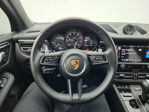 Used 2022 Porsche Macan image 21