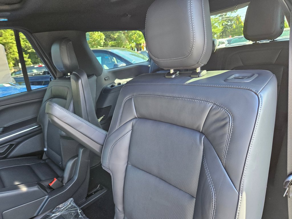 New 2027 Lincoln Navigator Reserve w/ Jet Appearance Package AWD/4WD image 16