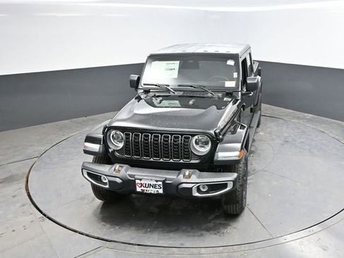 New 2026 Jeep Gladiator Sport AWD/4WD image 31