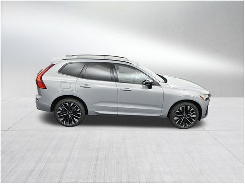 New 2026 Volvo XC60 T8 Ultra w/ Protection Package Premier AWD/4WD image 17