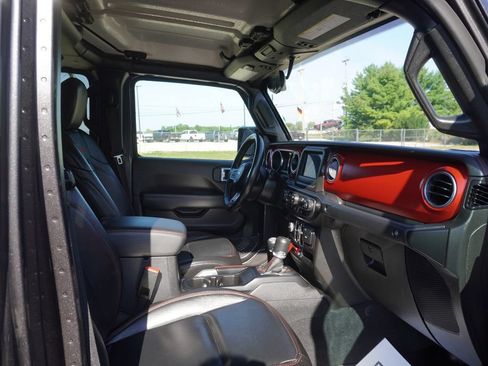 Used 2021 Jeep Gladiator Rubicon w/ Trailer Tow Package AWD/4WD image 9