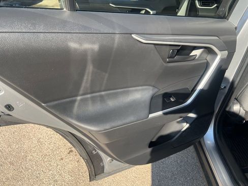 Used 2022 Toyota RAV4 LE image 10