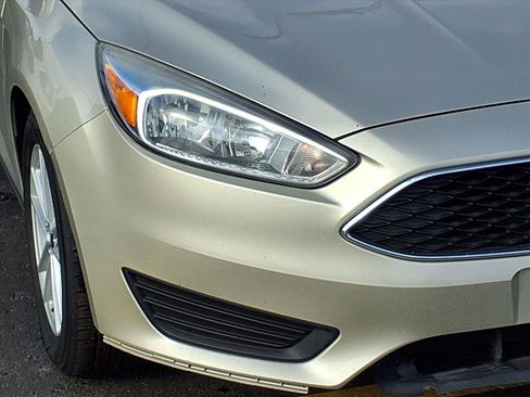 Used 2017 Ford Focus SE w/ Cold Weather Package image 27