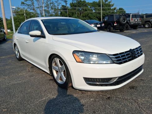 Used 2013 Volkswagen Passat TDI SE FWD image 3