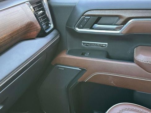 Used 2024 GMC Sierra 1500 Denali Ultimate image 32