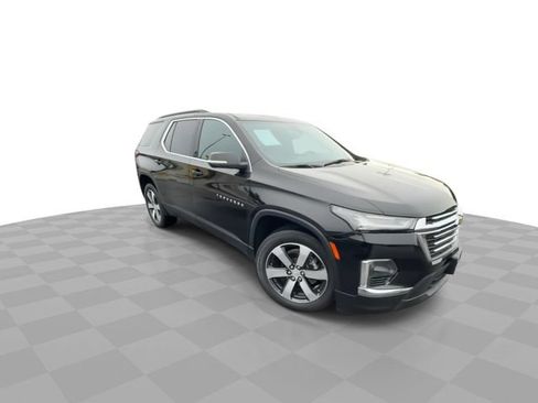 Used 2023 Chevrolet Traverse LT w/ LT Premium Package AWD/4WD image 2