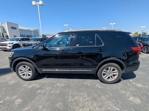 Used 2018 Ford Explorer XLT w/ Equipment Group 201A AWD/4WD image 9