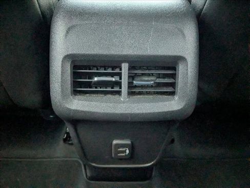 Used 2024 Chevrolet Equinox LT image 18