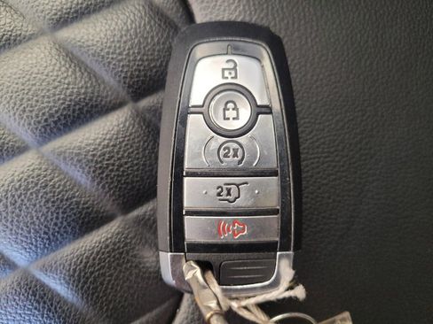 Used 2023 Ford Edge Titanium image 32