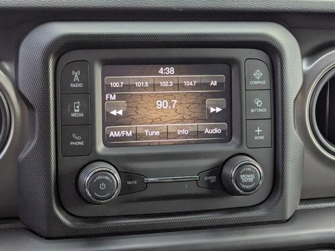 Used 2021 Jeep Gladiator Willys image 19