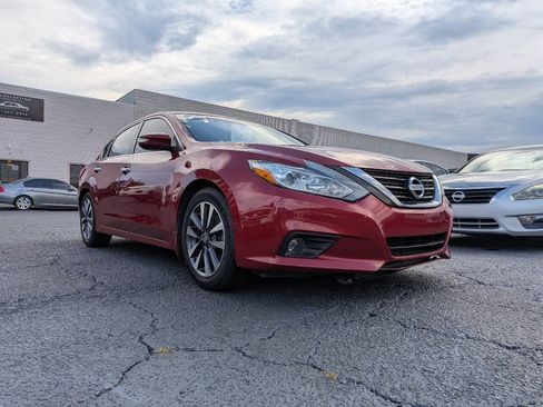 Used 2017 Nissan Altima 2.5 SV w/ Convenience Package FWD image 12
