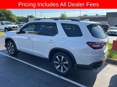 Used 2023 Honda Pilot Touring image 9
