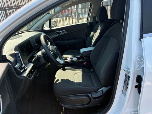 Used 2025 Kia Sportage LX image 25