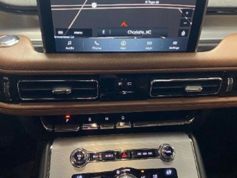 Used 2020 Lincoln Aviator Reserve w/ Elements Package Plus image 28