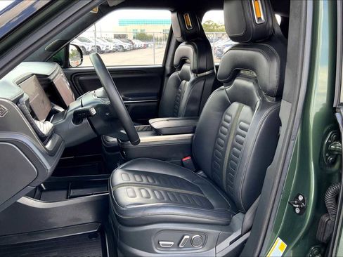 Used 2022 Rivian R1T Adventure image 7