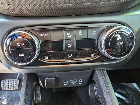 Used 2021 Chevrolet TrailBlazer LT w/ Premium Seating Package FWD image 29