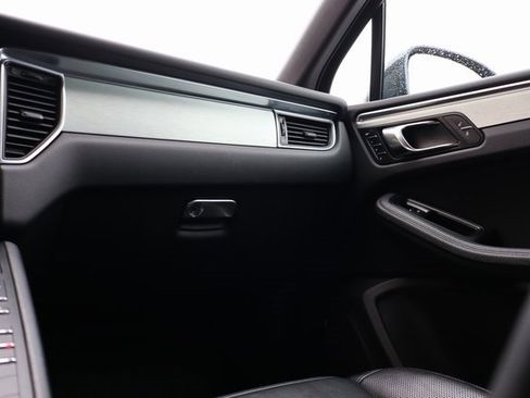 Used 2016 Porsche Macan S image 46
